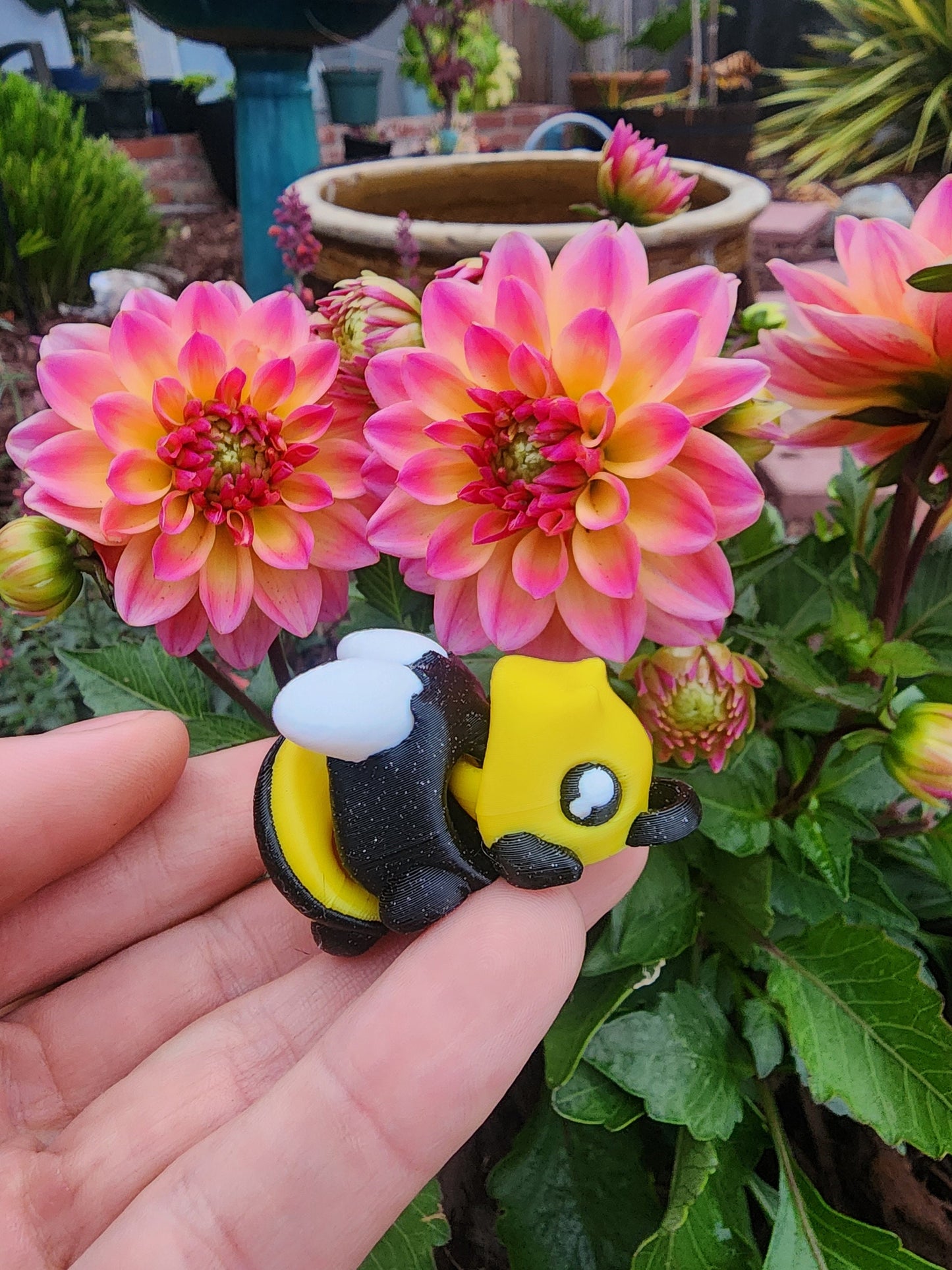 Bee Keychain - Cute! 3D Printed, Full Color - Fun Gift - Key Buddies - Unique Item - Articulated - Fidget Toy, Handmade